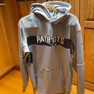 NFL Mens  Patriots on field apparel hoodie, medium
